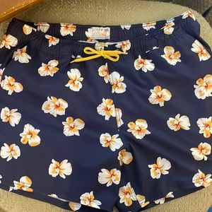Great tropical, navy blue swimsuit, built-in liner with pockets, side and back.